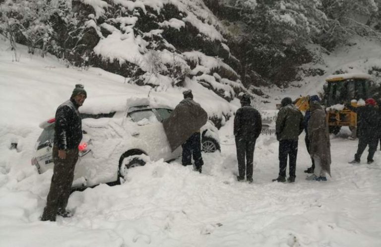 Heavy Snowfall Shimla Manali