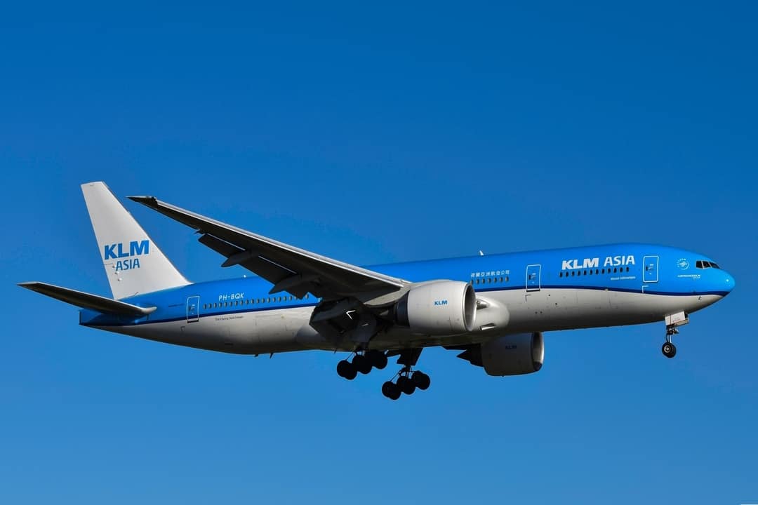 KLM Freezes Salary Increases