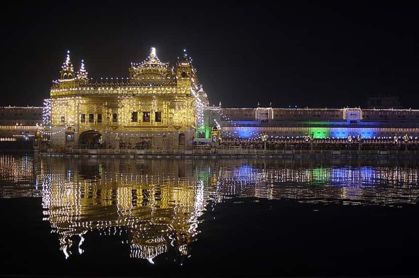 Lit Golden Temple on Guru Nanak Gurupurab, Amritsar