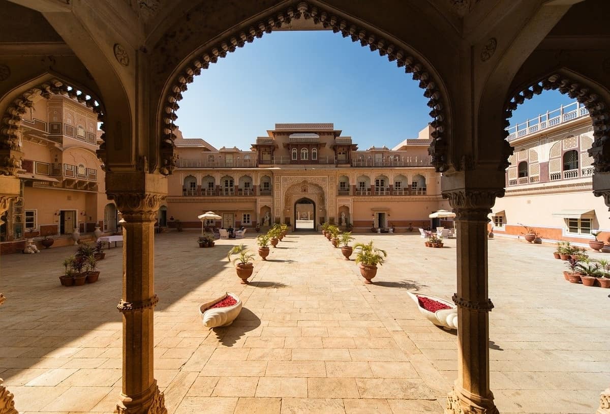 Rajasthan Tracking British Tourists