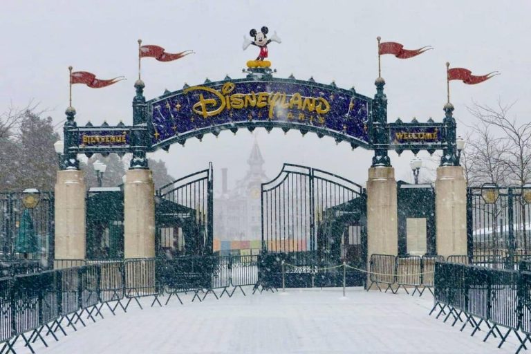 Disneyland Paris Reopen April