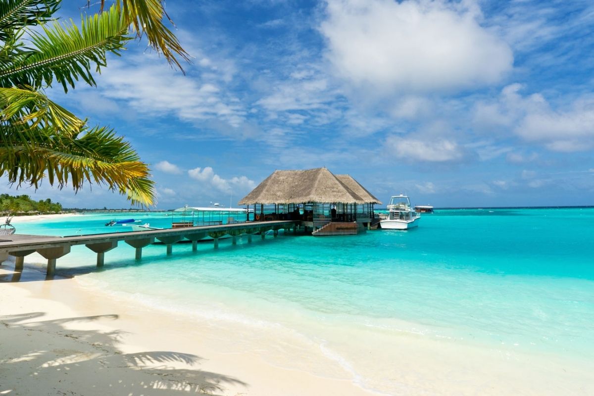Maldives Temporarily Suspends Tourist Visa
