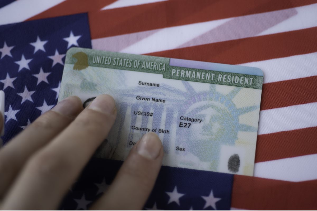 US Official Explains Reasons for Lengthy Green Card Wait Time